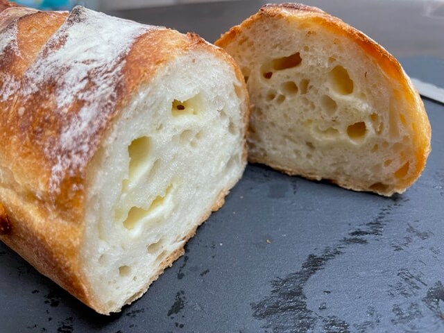モッツァレラチーズのフランスパン