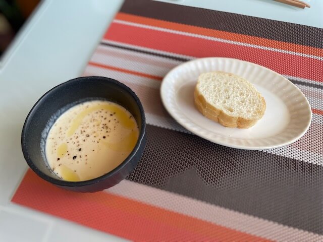 dining フタリヤ　ランチスープ、パン